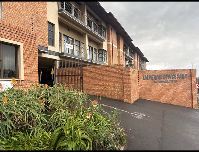 153M² OFFICE TO LET IN WESTVILLE